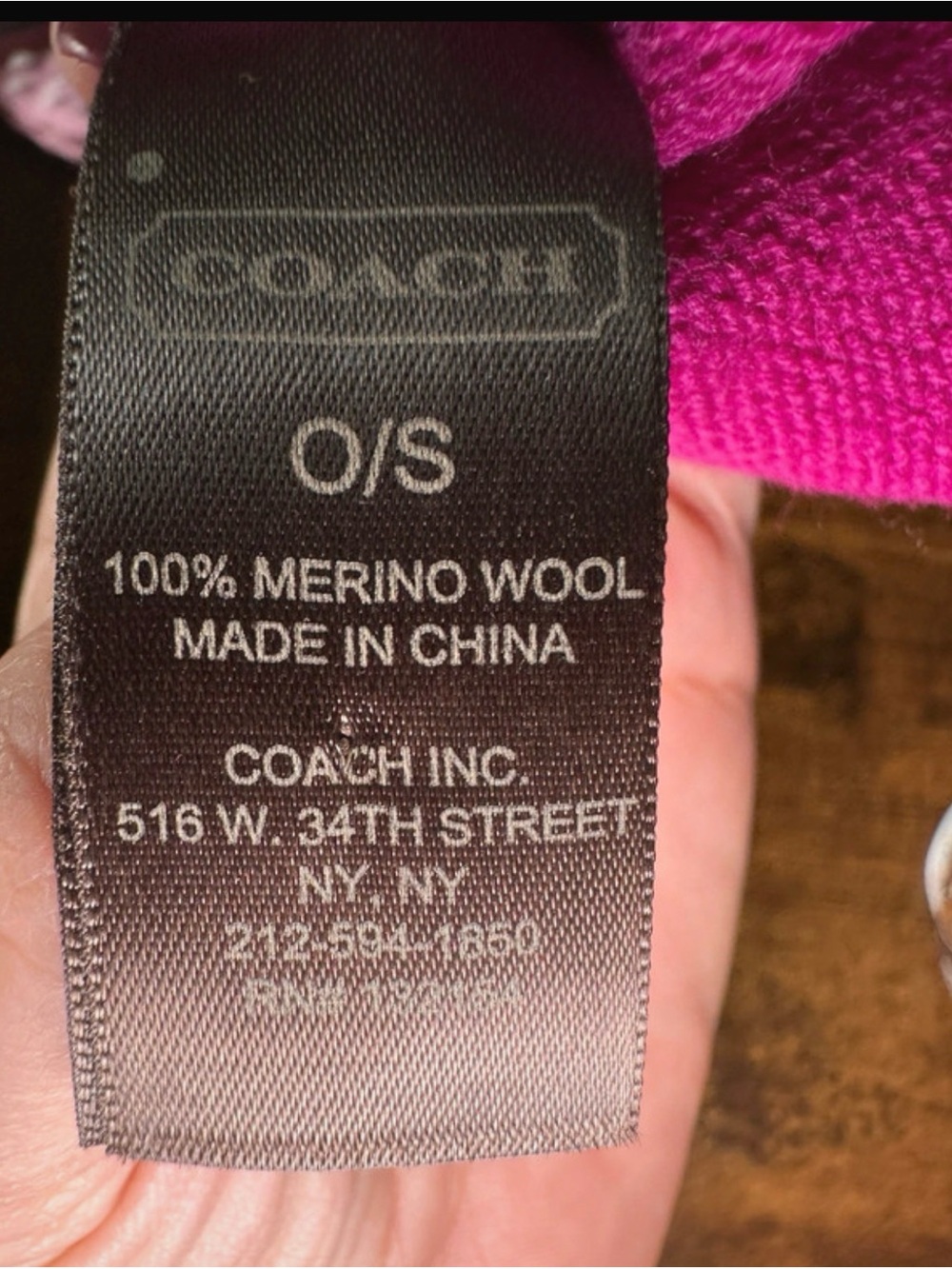 Coach Women's Bright Fuchsia Knit Gloves with Signature Cuff NWOT - Picture 2 of 2